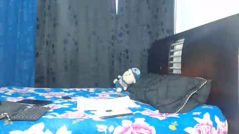 Snapshot of hot_sharks__ chatting on 11/27/25, 11:01 Hot Sharks online show from 11/27/25, 11:01