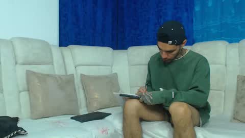 Hot Sharks   online show from 02/04/26, 07:03