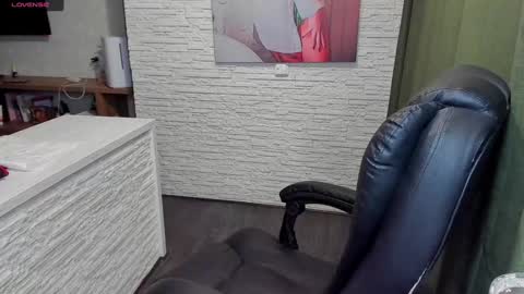 Snapshot of hot_squirtgirl chatting on 12/12/24, 05:20 Vasilisa online show from 12/12/24, 05:20