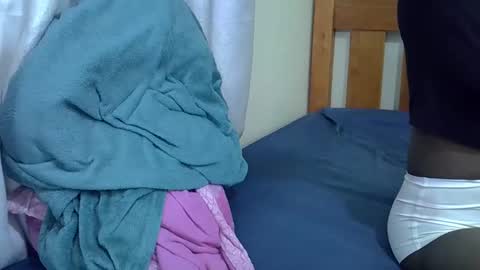 Snapshot of hot_tara1 chatting on 12/01/25, 04:01 tara online show from 12/01/25, 04:01