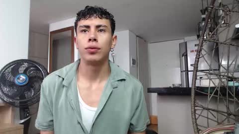 hot_twinks83 online show from 09/19/25, 12:28