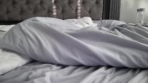 Snapshot of hotasember chatting on 11/26/25, 03:02 Ember online show from 11/26/25, 03:02