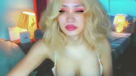 Snapshot of hotbabe_tanya chatting on 03/03/25, 12:48 T A N Y A online show from 03/03/25, 12:48