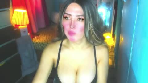 Snapshot of hotbabe_tanya chatting on 10/16/25, 01:17 T A N Y A online show from 10/16/25, 01:17