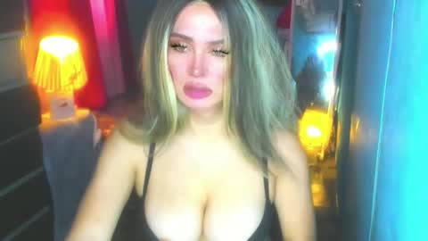 Snapshot of hotbabe_tanya chatting on 10/21/25, 01:50 T A N Y A online show from 10/21/25, 01:50