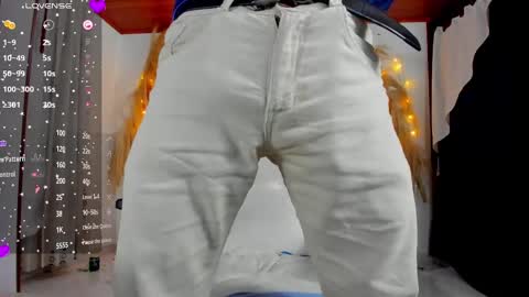 Snapshot of hotblue_98 chatting on 01/22/25, 06:10 Red online show from 01/22/25, 06:10