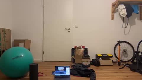 Snapshot of hotboyfeet92 chatting on 01/28/25, 08:26 hotboyfeet92 online show from 01/28/25, 08:26