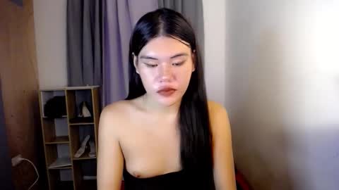 Snapshot of hotbunnyrainx chatting on 11/01/25, 01:46 rain online show from 11/01/25, 01:46