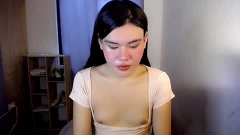 Snapshot of hotbunnyrainx chatting on 11/11/25, 04:01 rain online show from 11/11/25, 04:01