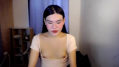 Snapshot of hotbunnyrainx chatting on 11/13/25, 06:34 rain online show from 11/13/25, 06:34