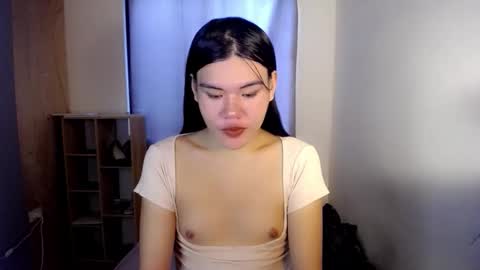 Snapshot of hotbunnyrainx chatting on 11/16/25, 01:44 rain online show from 11/16/25, 01:44