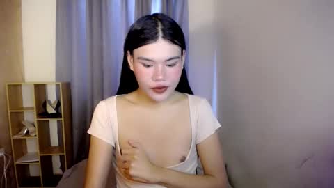 Snapshot of hotbunnyrainx chatting on 11/23/25, 06:57 rain online show from 11/23/25, 06:57