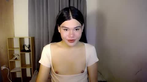 Snapshot of hotbunnyrainx chatting on 11/27/25, 09:22 rain online show from 11/27/25, 09:22