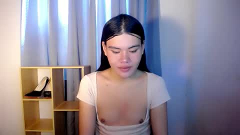 Snapshot of hotbunnyrainx chatting on 12/04/25, 12:42 rain online show from 12/04/25, 12:42