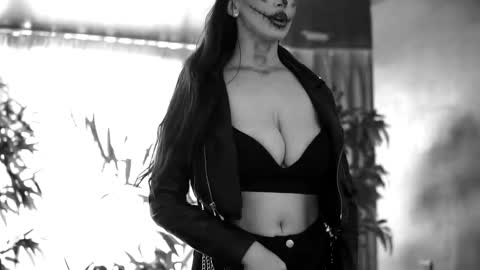 Anais online show from 10/31/25, 09:54