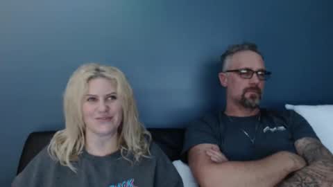 Snapshot of hotcancpl chatting on 11/22/25, 01:32 Alex Bella online show from 11/22/25, 01:32