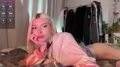 hotchubently online show from 10/20/25, 06:08