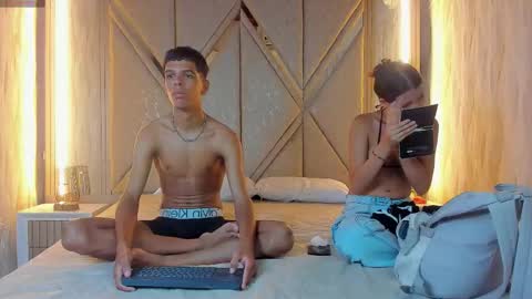 hotcouple_222 online show from 11/25/25, 07:41