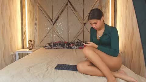 Snapshot of hotcouple_222 chatting on 05/19/26, 01:39 hotcouple_222 online show from 05/19/26, 01:39