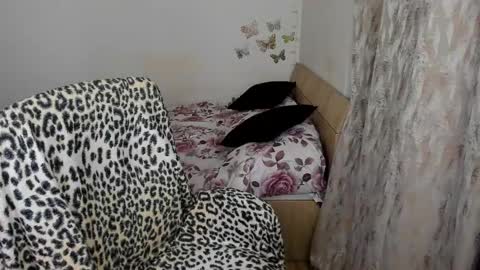 KRISS LUNA online show from 12/18/25, 01:55