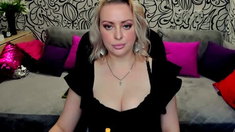 Snapshot of hotdreamhere chatting on 01/30/25, 02:36 Alice online show from 01/30/25, 02:36