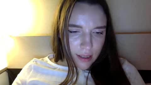 Snapshot of hoteffy chatting on 12/19/24, 11:14 effy online show from 12/19/24, 11:14