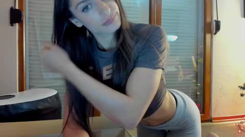 Snapshot of hotel77777 chatting on 12/18/24, 11:51 Erika online show from 12/18/24, 11:51