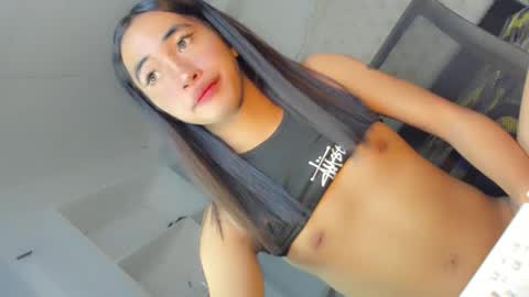 Snapshot of hotfalling_angel1 chatting on 02/15/25, 10:44 Angel online show from 02/15/25, 10:44