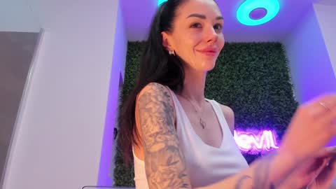 Snapshot of hotfallingdevil chatting on 01/12/26, 05:23 hotfallingdevil online show from 01/12/26, 05:23