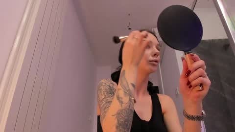 Snapshot of hotfallingdevil chatting on 02/17/26, 05:26 hotfallingdevil online show from 02/17/26, 05:26