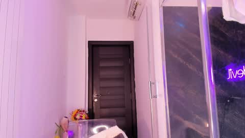 hotfallingdevil online show from 03/08/26, 07:23