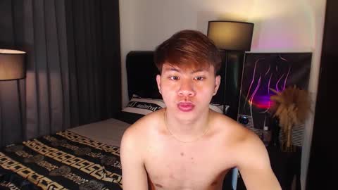 Snapshot of hotfucker_drei chatting on 10/07/25, 10:12 hotfucker_drei online show from 10/07/25, 10:12