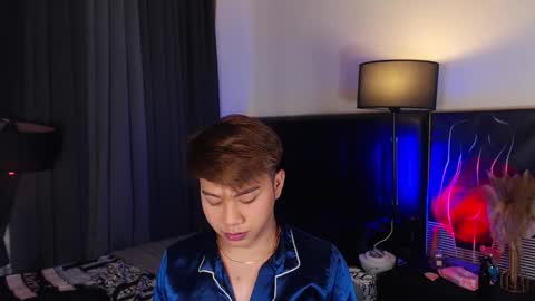 Snapshot of hotfucker_drei chatting on 10/23/25, 05:18 hotfucker_drei online show from 10/23/25, 05:18