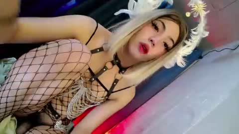 Snapshot of hotfucking_queen1111 chatting on 06/17/26, 06:16 hotfucking_queen1111 online show from 06/17/26, 06:16