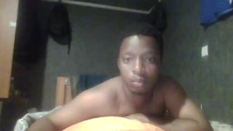 Snapshot of hotguyy001 chatting on 02/19/25, 02:33 hotguyy001 online show from 02/19/25, 02:33