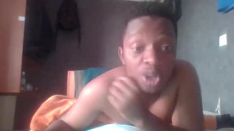 Snapshot of hotguyy001 chatting on 02/19/25, 06:22 hotguyy001 online show from 02/19/25, 06:22