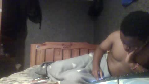 Snapshot of hotguyy001 chatting on 02/21/25, 01:44 hotguyy001 online show from 02/21/25, 01:44