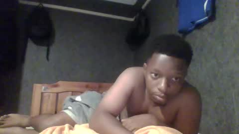 Snapshot of hotguyy001 chatting on 02/25/25, 01:52 hotguyy001 online show from 02/25/25, 01:52