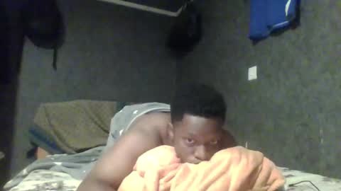 Snapshot of hotguyy001 chatting on 02/26/25, 01:21 hotguyy001 online show from 02/26/25, 01:21