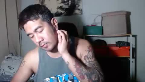 Snapshot of hothunkybear23 chatting on 12/15/25, 01:43 Khel online show from 12/15/25, 01:43