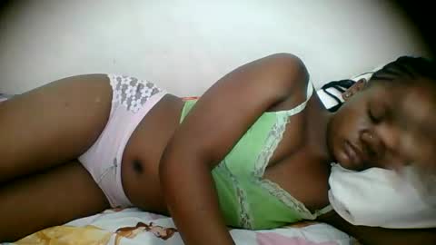 Snapshot of hotjeylee chatting on 04/19/26, 07:27 LOYCE online show from 04/19/26, 07:27