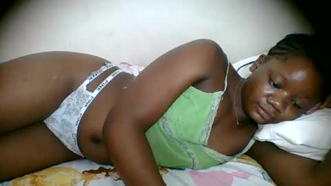 Snapshot of hotjeylee chatting on 04/22/26, 06:42 LOYCE online show from 04/22/26, 06:42