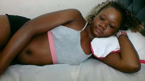 Snapshot of hotjeylee chatting on 05/31/26, 01:03 LOYCE online show from 05/31/26, 01:03