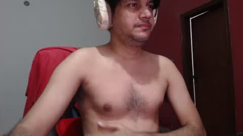 Snapshot of hotjkeanu chatting on 10/12/25, 05:34 James-Hotxx online show from 10/12/25, 05:34