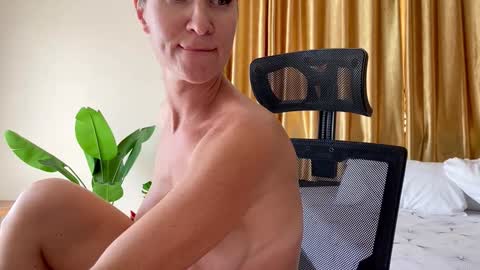 Kate  stream  1200 pm -800 pm UTC 7 online show from 02/02/25, 07:41