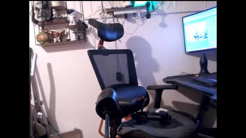 Snapshot of hotkinkytat chatting on 12/14/24, 03:04 hotkinkytat online show from 12/14/24, 03:04