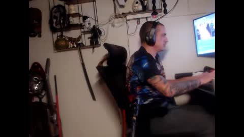 Snapshot of hotkinkytat chatting on 01/28/25, 11:28 hotkinkytat online show from 01/28/25, 11:28