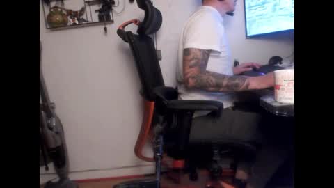 Snapshot of hotkinkytat chatting on 03/02/25, 09:32 hotkinkytat online show from 03/02/25, 09:32