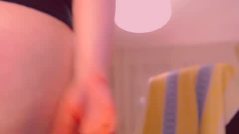 Angela online show from 11/05/25, 07:47