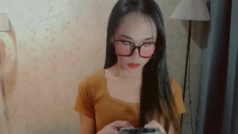 Snapshot of hotlegsxandra chatting on 11/06/25, 09:32 XANDRA online show from 11/06/25, 09:32